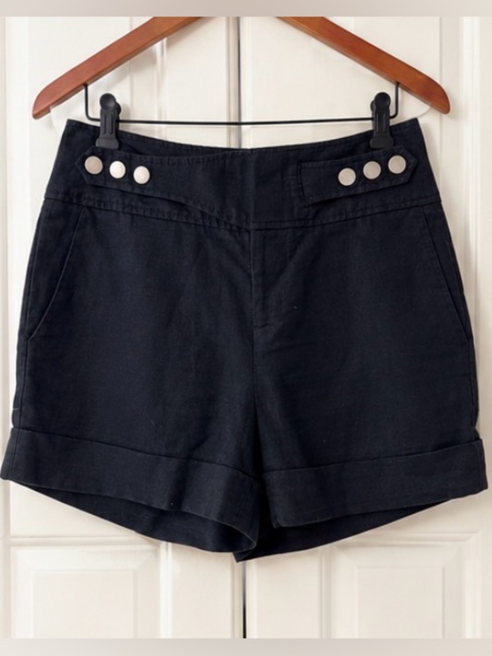 Club Monaco Women’s Cuffed Shorts – Black– Size 2